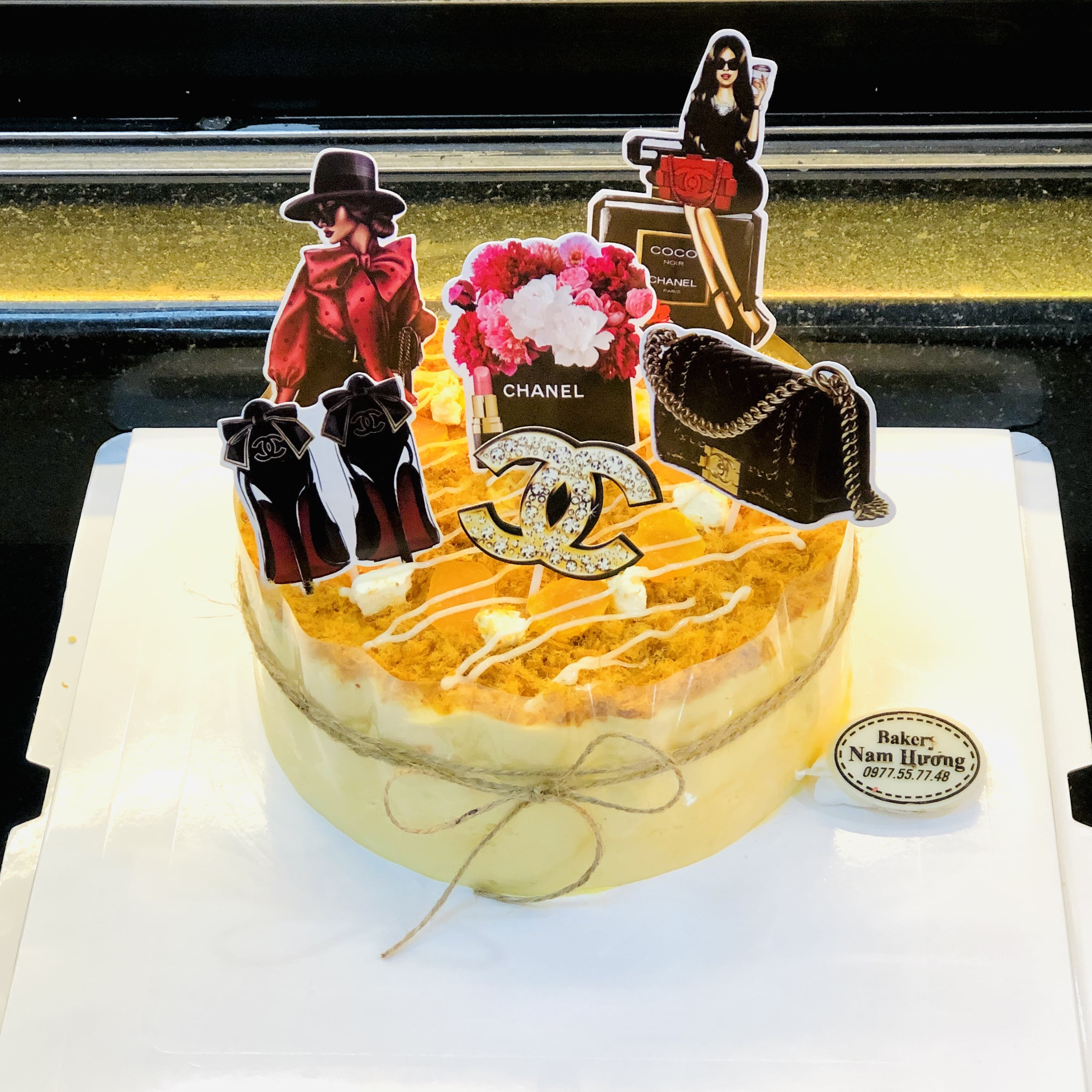 Bánh sinh nhật hàng hiệu Chanel dành tặng các cô gái sành điệu 7678 Bánh fondant #29 Bánh sinh nhật hàng hiệu Chanel dành tặng các cô gái sành điệu 7678 Bánh fondant